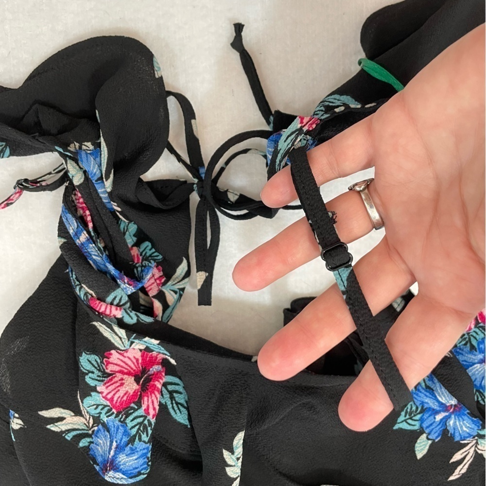 NWT Floral faux wrap blue romper adjustable spaghetti straps with ruffles XL - Picture 8 of 8